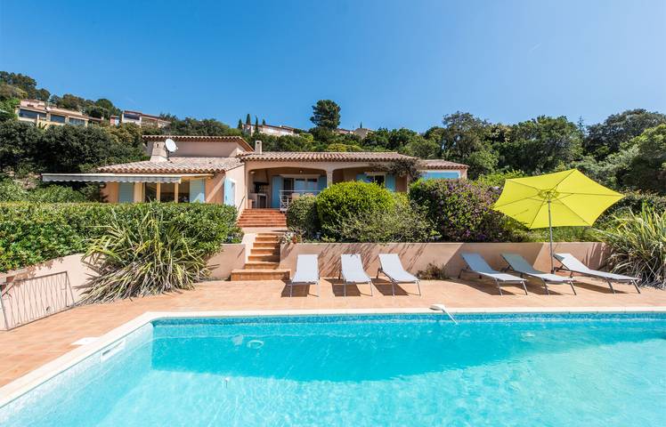 Gîte pour 8 personnes, avec piscine