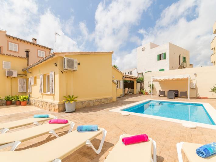 Ferienhaus für 6 Personen, mit Terrasse und Garten sowie Pool in Cala Ratjada