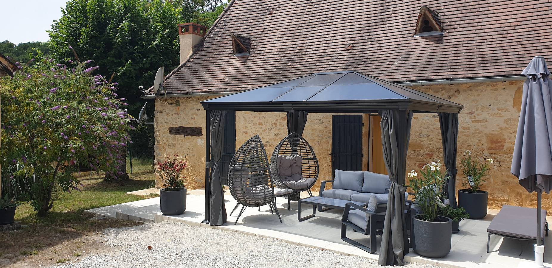 Maison pour 5 - Grande jardin et terrasse - Jacuzzi in Plazac, Périgord Noir