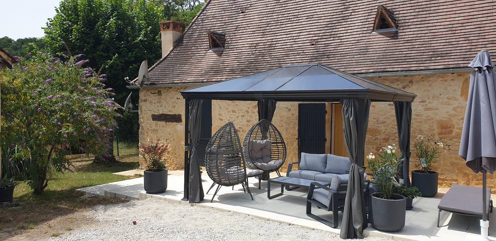 Location de vacances pour 5 personnes, avec Jacuzzi ainsi que Terrasse et Jardin à Plazac