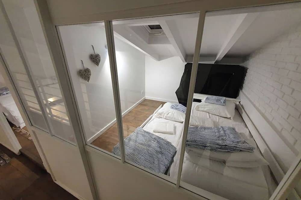 Menton: Tiny House mit sonniger Terrasse in Menton, Mittelmeerküste (Frankreich)