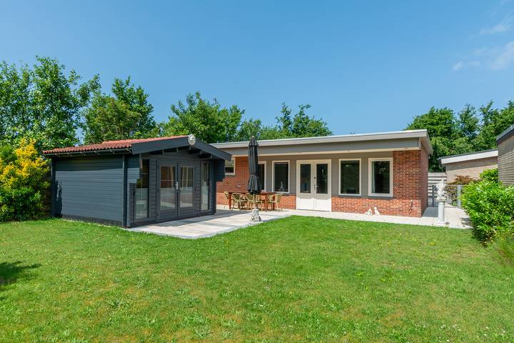 Bungalow für 6 Personen, mit Balkon/Terrasse und Terrasse sowie Garten in Callantsoog