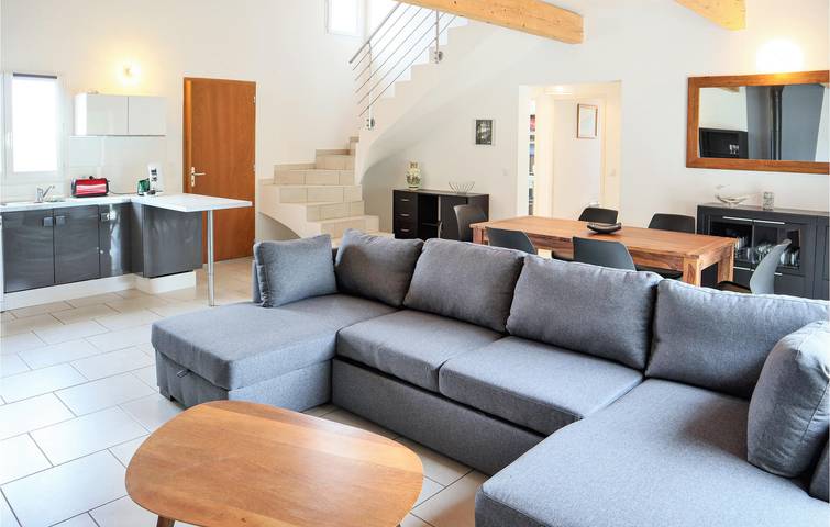 Location de vacances pour 8 personnes, avec terrasse ainsi que jardin et piscine à Nîmes - 4