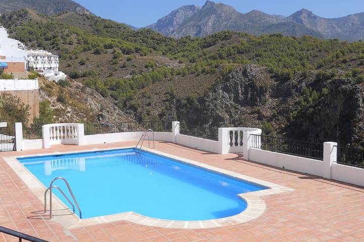 Ferienwohnung für 4 Personen, mit Pool und Balkon - 1