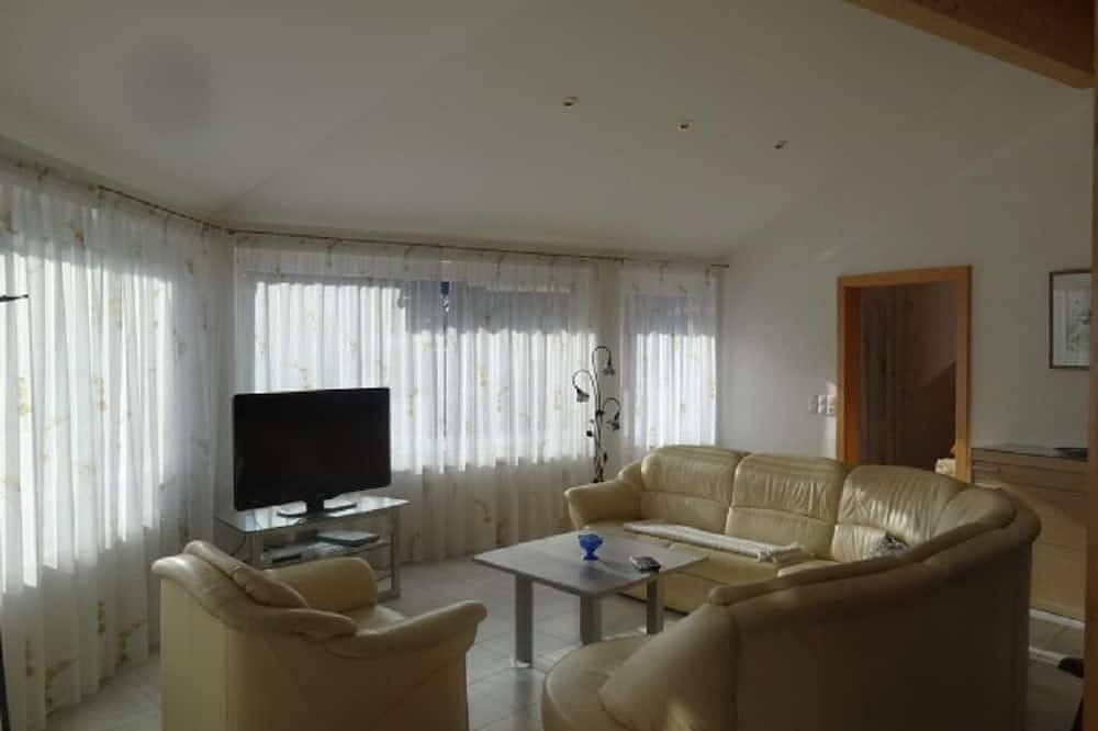 Ganze Wohnung, Ferienwohnung mit sonniger Terrasse in Altmünster, Bezirk Gmunden