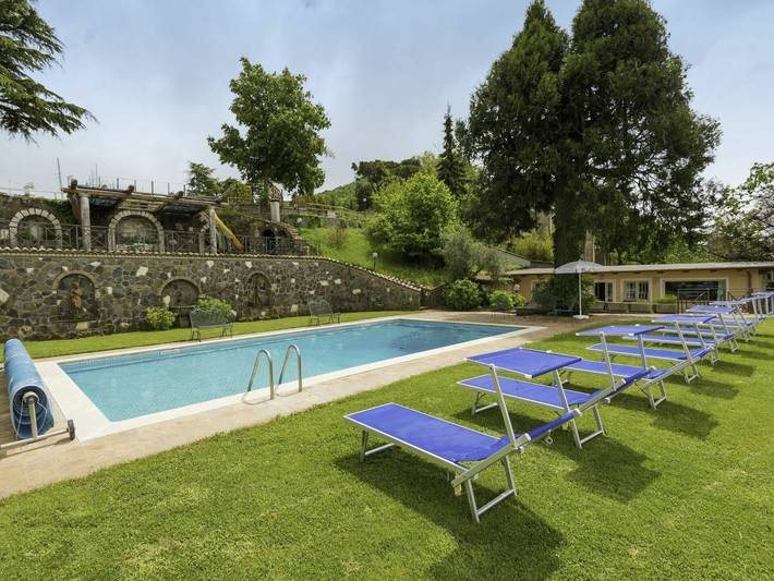 Villa für 9 Personen, mit Seeblick und Garten - 1