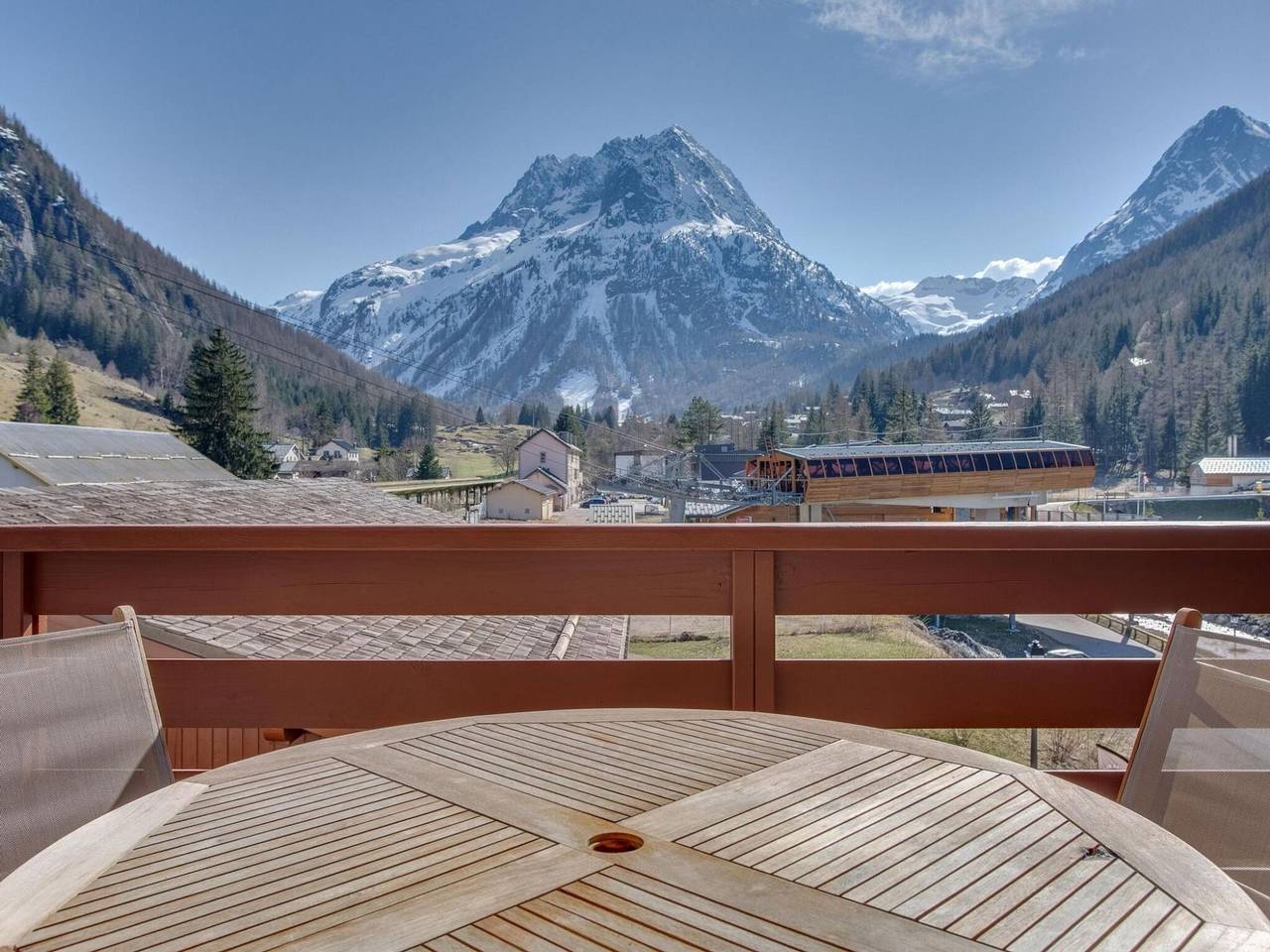 Appartement entier, Modern apartment in the authentic Savoyard mountain village in Vallorcine, Massif du Mont-Blanc
