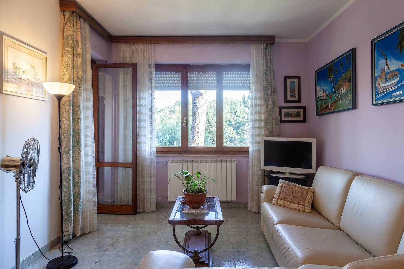 Ganze Wohnung, Ferienwohnung Casa Cesarina mit Terrasse, Balkon und Klimaanlage in Marina di Massa, Massa