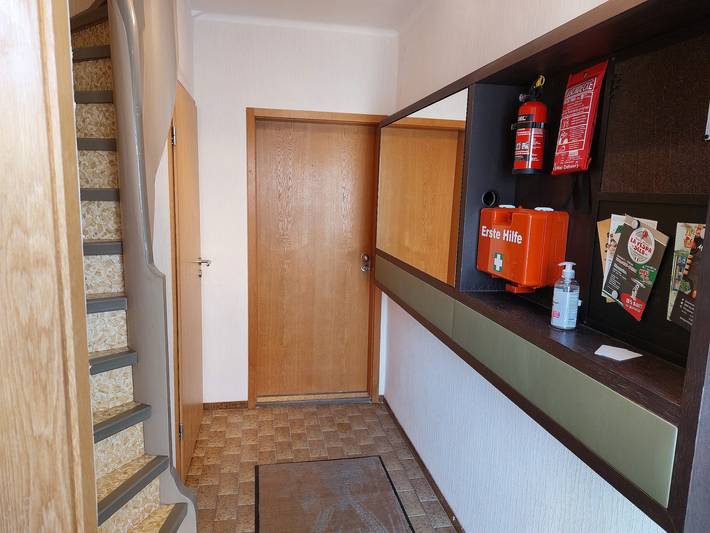 Ganze Wohnung, Wohnambiente - Economy-Apartment Souterrain (22qm) mit Küche, Smart-TV und Regendusche in Selb, Landkreis Wunsiedel im Fichtelgebirge