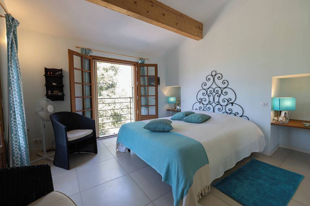 Spacious villa with sea view, swimming pool and pétanque court, close to beaches in Farinole, Calvi region