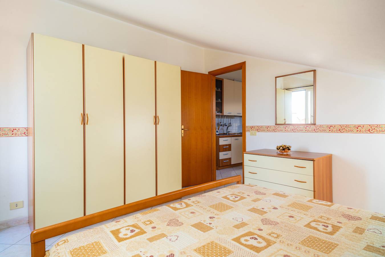 Entire apartment, Holiday Apartment 'Via Spiaggia Mascali' with Mountain View, Terrace, Balcony & Wi-Fi in Fondachello, Catania Province