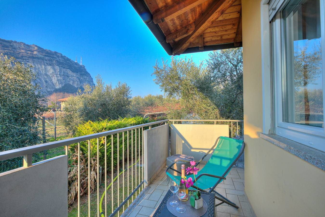 Appartamento intero, Appartamento vacanze per 6 persone con balcone in Torbole, Nago-Torbole