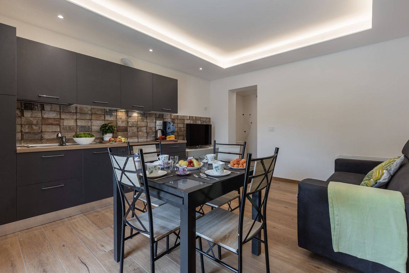 Appartement entier, Countryside Apt with Swimming Pool and Parking in Cascina, Riviera Italienne