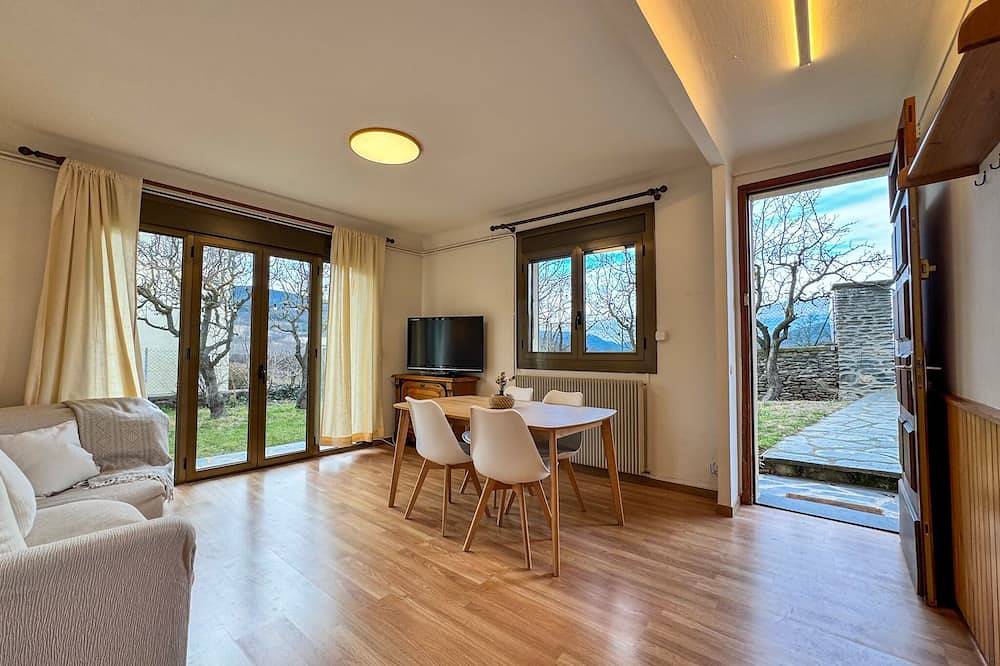 Entire apartment, Le Petit Jardin de Palau in Palau-de-Cerdagne, Prades region
