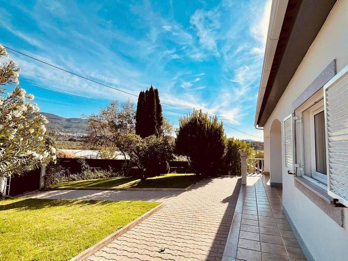 Location de vacances pour 6 personnes, avec piscine et terrasse ainsi que jardin et vue à Fundão
