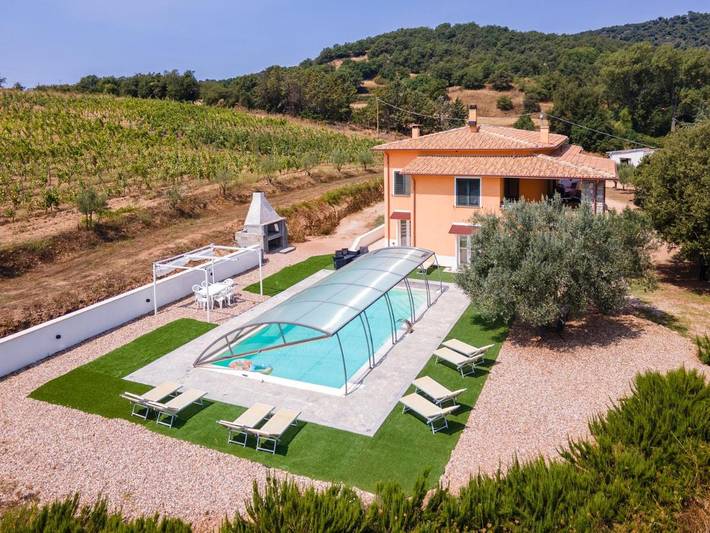 Maison d’hôte pour 2 personnes, avec vue et terrasse ainsi que piscine et jardin à Sòrgono