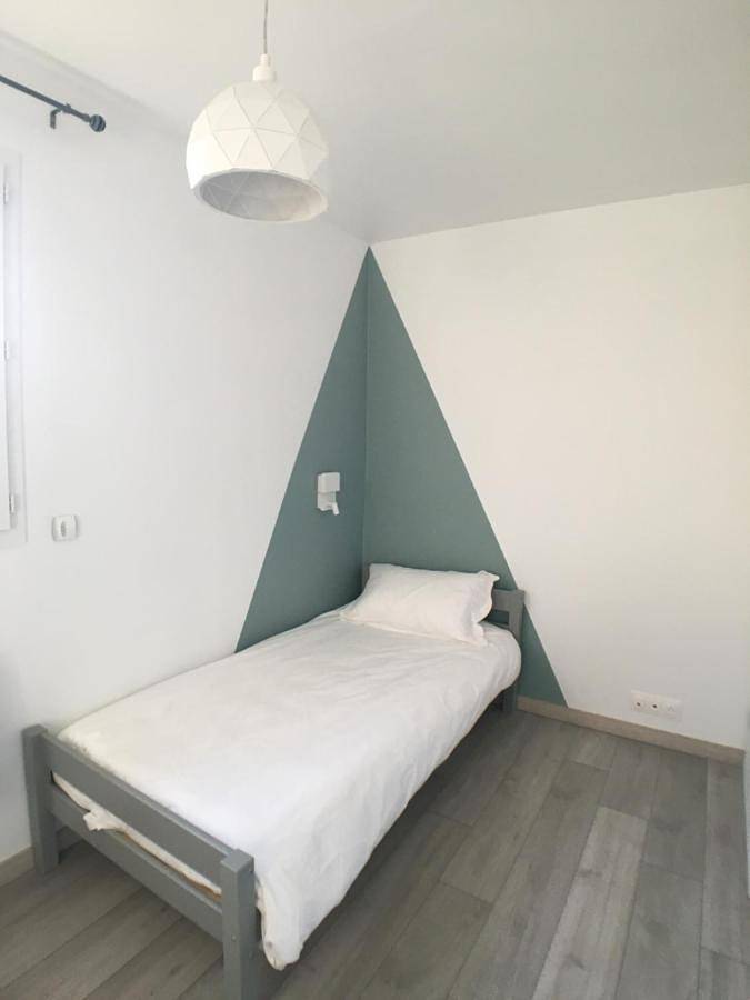 Chalet (4 Persons) in Varetz, Région de Brive-la-Gaillarde