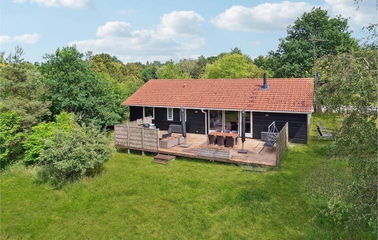Ferienhaus für 8 Personen, mit Whirlpool und Terrasse sowie Garten und Sauna in Vellerup