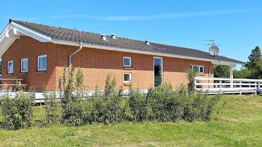 Ferienhaus für 11 Personen, mit Whirlpool und Pool sowie Garten und Sauna in Pøt Strandby