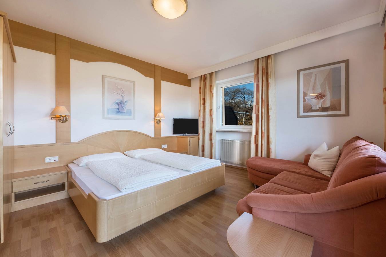 Ganze Wohnung, Ferienwohnung "Residenz Kronstein - 3" mit Balkon, Gemeinschaftsgarten, Bergblick & Wlan in Tisens, Nonsberggruppe