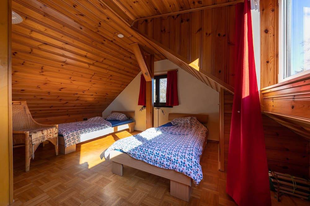 House in the forest with fenced garden in Altenkirchen (Westerwald), Région d'Altenkirchen