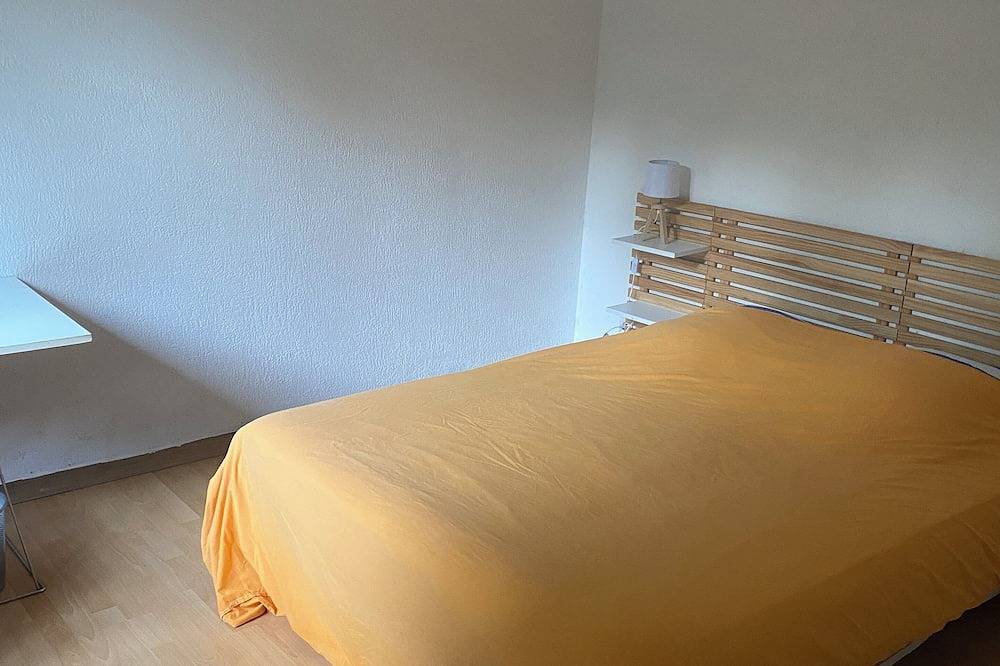 2 Bedroom Private vacation home in Auffargis in Auffargis, Parc naturel régional de la Haute Vallée de Chevreuse