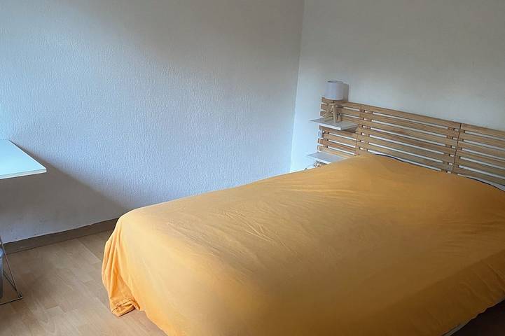 2 Bedroom Private vacation home in Auffargis in Auffargis, Parc naturel régional de la Haute Vallée de Chevreuse