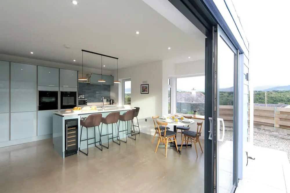 Pass the Keys | Large Modern Home in Bangor in Bangor, Snowdonia