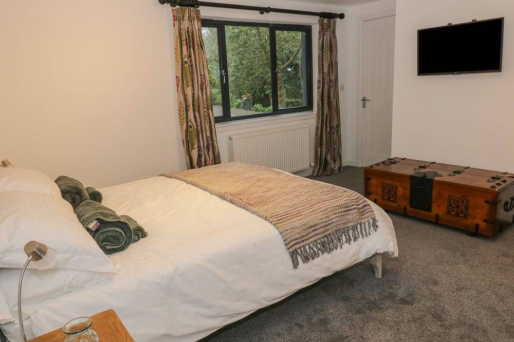 Dunaivon Cottage, family friendly, with a garden in Rhu in Argyll & Bute