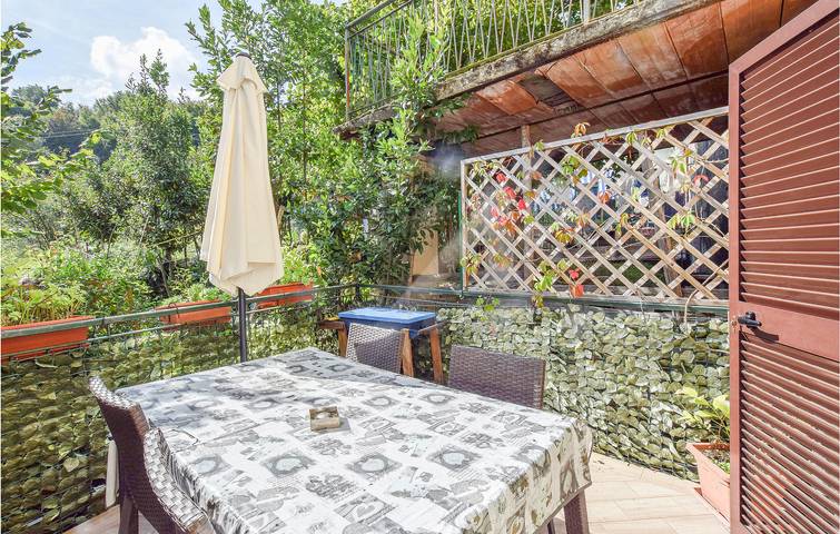 Spacious Apartment with Terrace & Baby Bed in Ziona, Carro (Liguria)