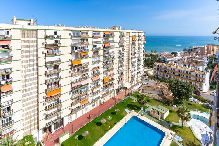 Holiday rental for 3 people, with children pool and garden in Benalmádena