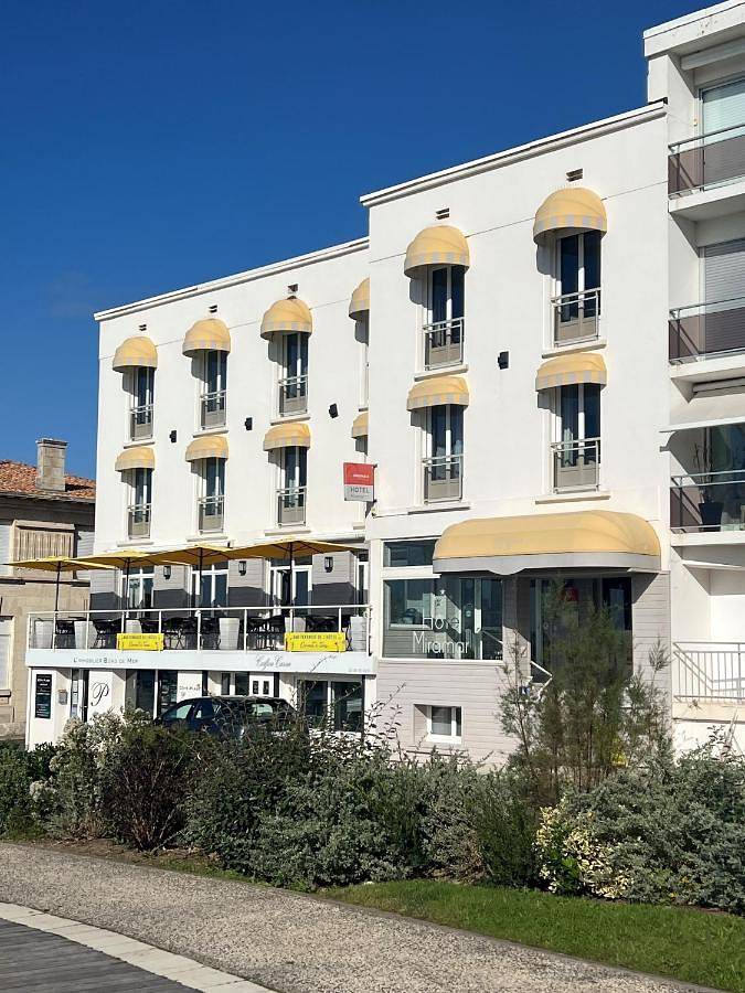 Hôtel pour 3 personnes, avec jardin et vue, animaux acceptés dans Plage Pontaillac - 3
