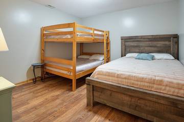 Vacation House for 28 Guests in Norris Lake, Tennessee, Picture 4