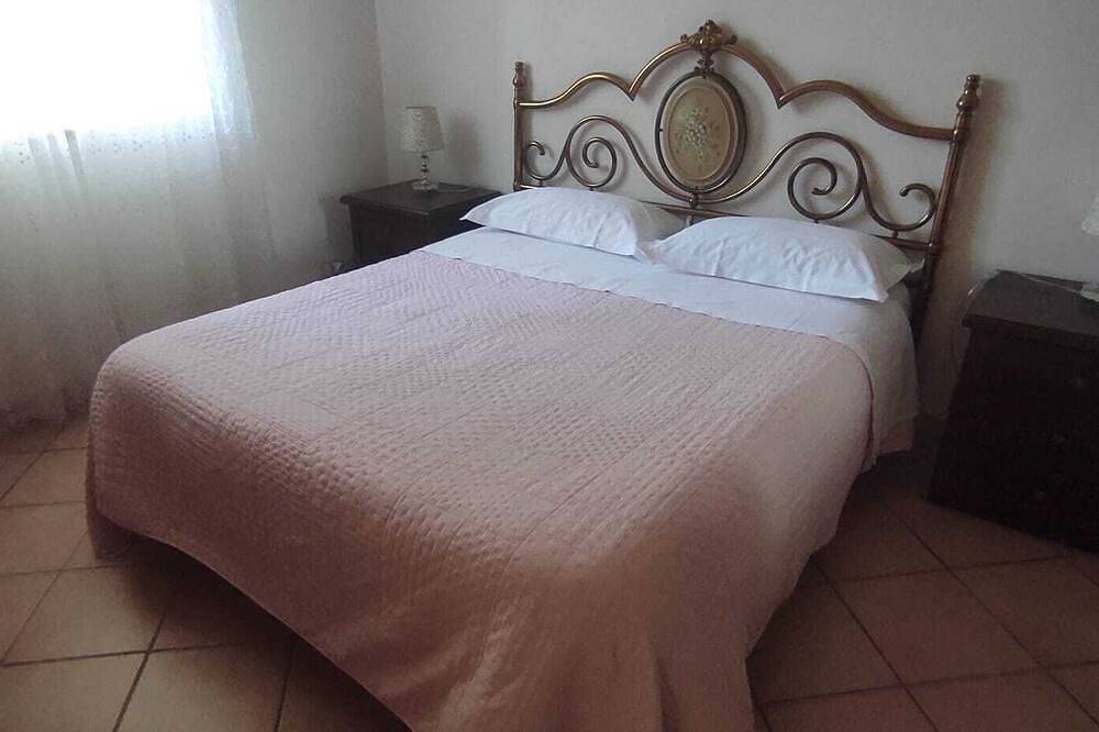 Appartamento accogliente per 4 con posto auto privato vicino Roma in Monte Rotondo, Provincia di Roma