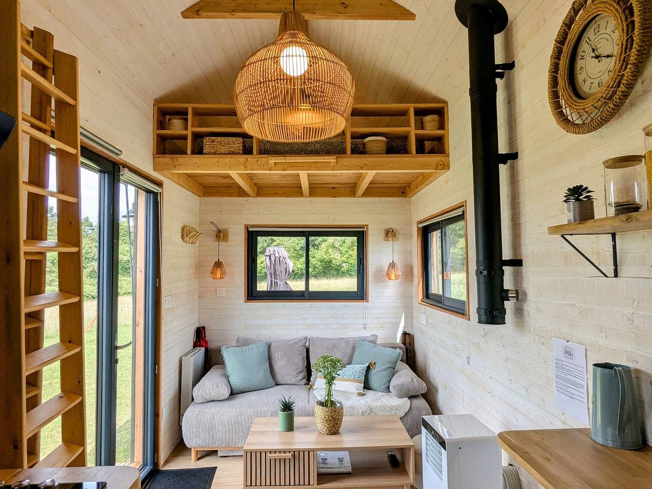 Retraite Nature : Tiny-House Écologique et Autonome au Bord des Étangs in Fraignot-et-Vesvrotte, Région de Dijon