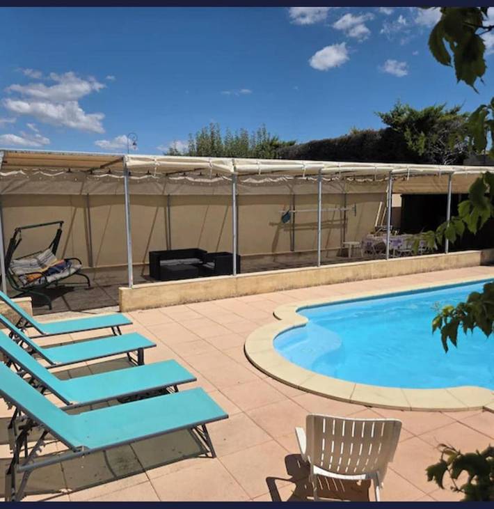 Location de vacances pour 8 personnes, avec piscine et jardin, animaux acceptés à Alleins - 3