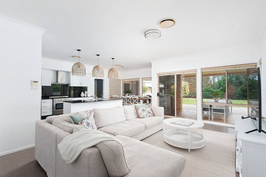 Coast and Country Estate - 15m Heated Pool and Minutes to Beach in Hunter Valley