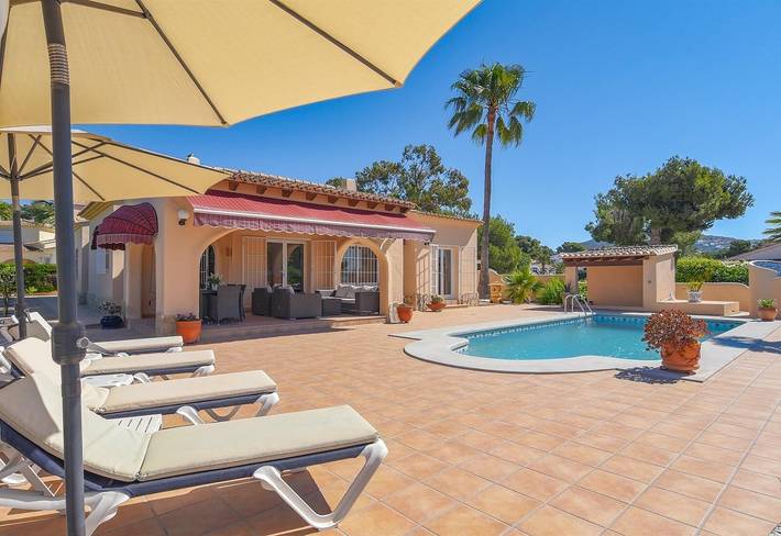 Villa for 6 people, with Balcony and Garden