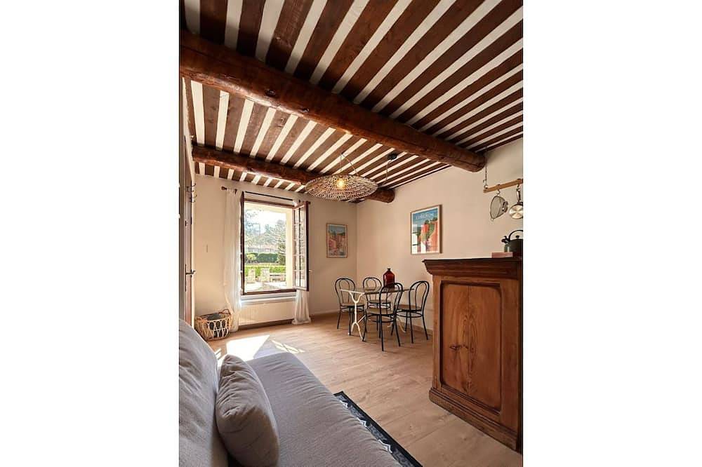 Entire apartment, Appartement en Résidence, Pied des Ocres, Rustrel in Rustrel, Parc naturel régional du Luberon