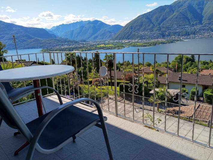 Ferienwohnung für 2 Personen, mit Balkon und Terrasse sowie Garten und Seeblick