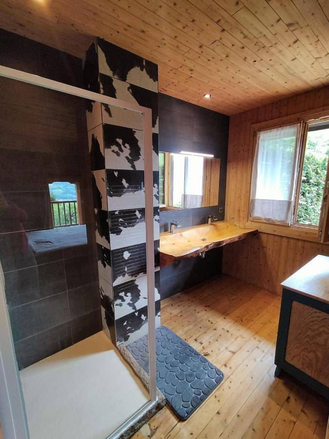 Chalet pour 4 personnes, avec balcon ainsi que vue et jardin, adapté aux familles à Sallanches - 2