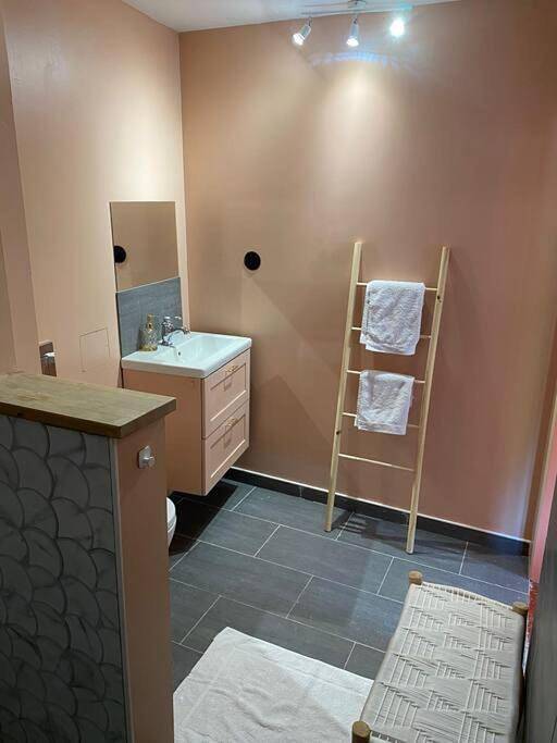 Location de vacances pour 4 personnes, avec vue ainsi que piscine et jardin, animaux acceptés à Valleraugue - 4