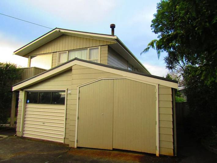 Holiday home for 10 people, with balcony and garden, with pets in Taupo