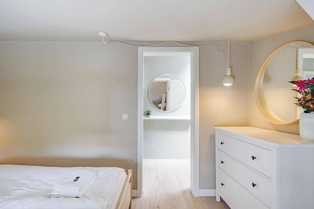 Ganze Wohnung, Altbauwohnung bis 5 Personen \"Opti\" im Schanzenviertel - Dachgeschoss in Altona Hamburg, Hamburg