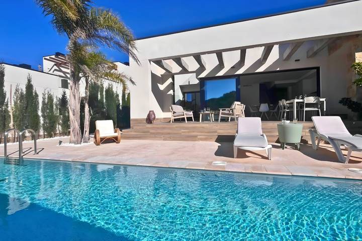 Casa de vacaciones para 6 personas, con Terraza además de Jardín y Piscina en Monforte del Cid