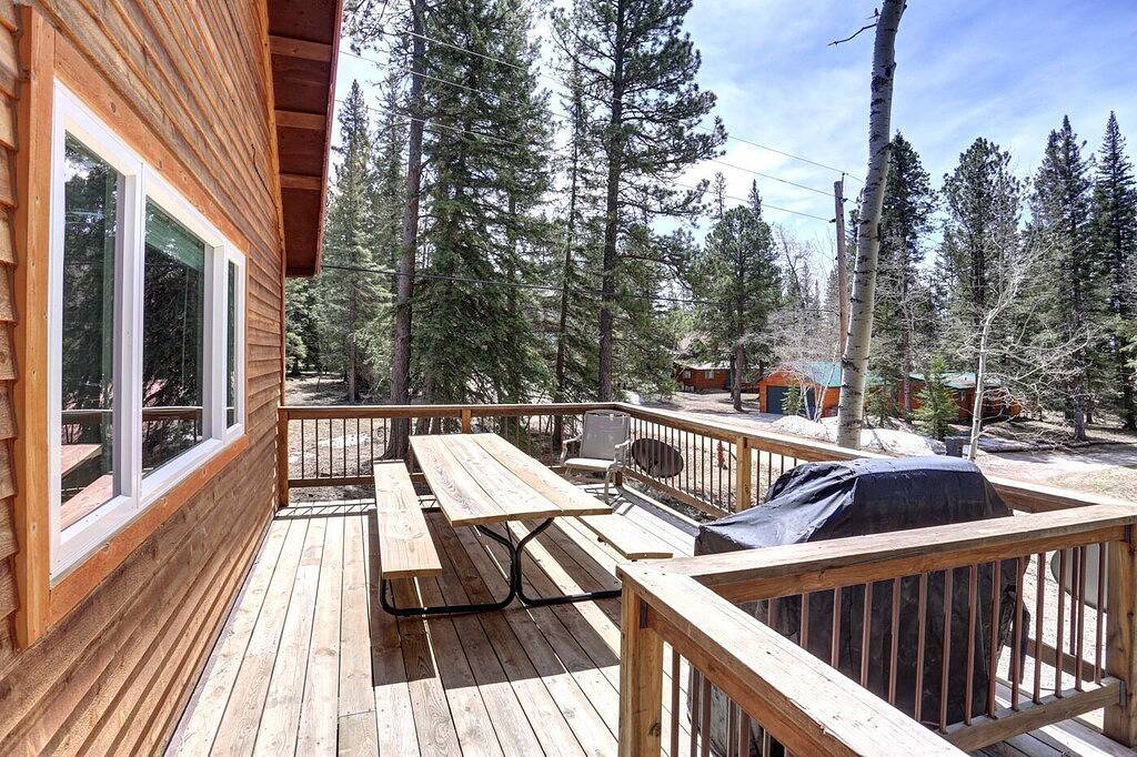 Big Jim’s Hideaway – Hot tub, shuffleboard, and mountain charm near Terry Peak! in Black Hills