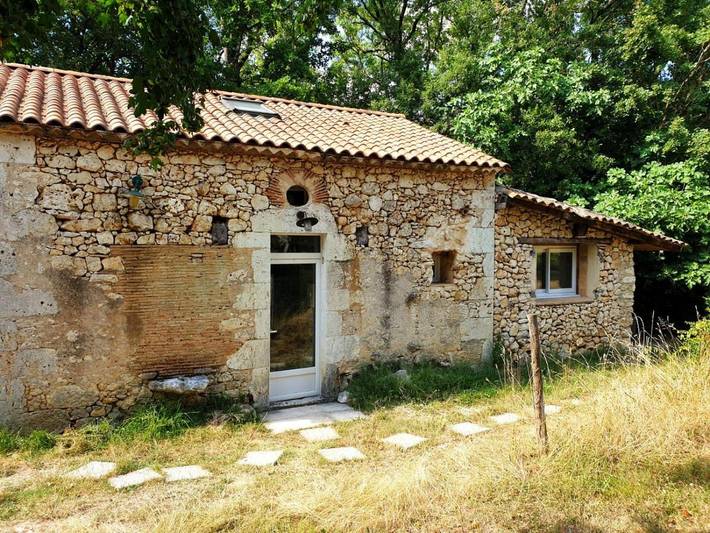 Location de vacances pour 3 personnes, avec Terrasse ainsi que Piscine et Vue à Conne-de-Labarde