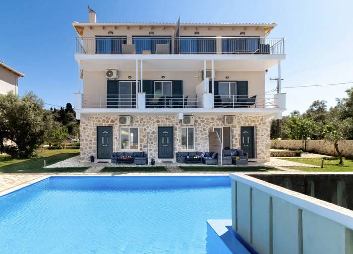Vacation rental for 3 people, with yard in Lefkada