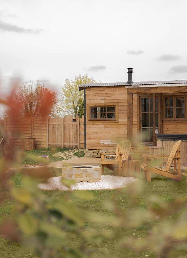 Gîte pour 2 personnes, avec Jacuzzi et Terrasse ainsi que Jardin et Sauna
