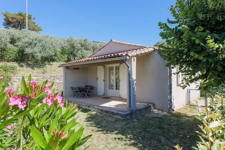 Location de vacances pour 6 personnes, avec piscine et jardin, animaux acceptés à Bessas